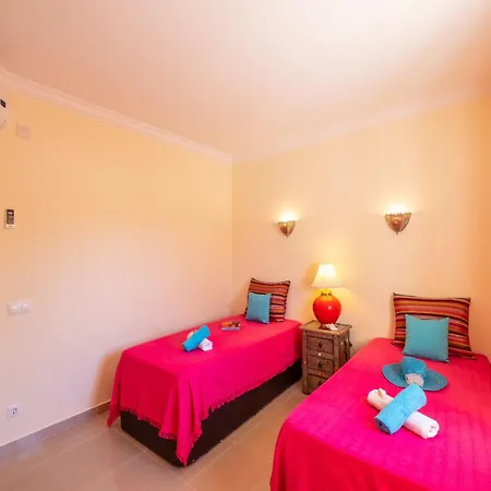 Villa Holiday Home In Guia With Heated Pool Albufeira