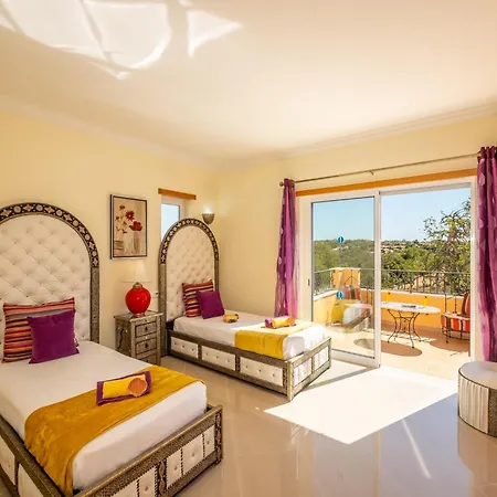 Holiday Home In Guia With Heated Pool Villa