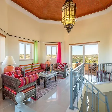 Holiday Home In Guia With Heated Pool Albufeira