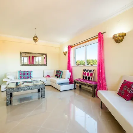 Holiday Home In Guia With Heated Pool Vila