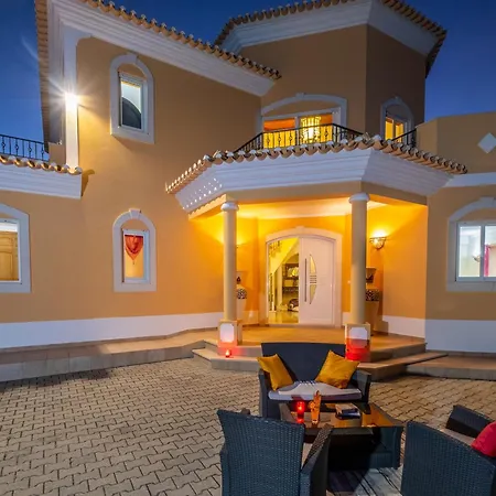 Vila Holiday Home In Guia With Heated Pool Albufeira