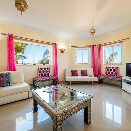Holiday Home In Guia With Heated Pool Vila