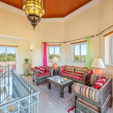 Holiday Home In Guia With Heated Pool Vila *