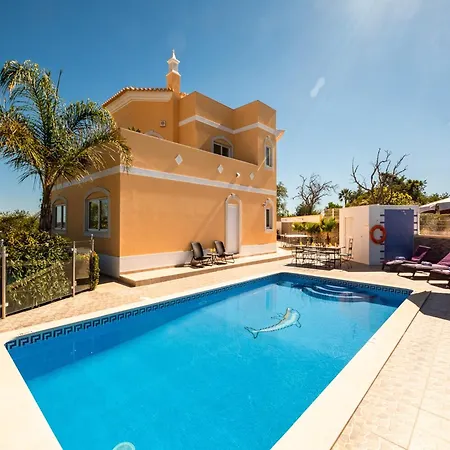 Vila Holiday Home In Guia With Heated Pool Albufeira