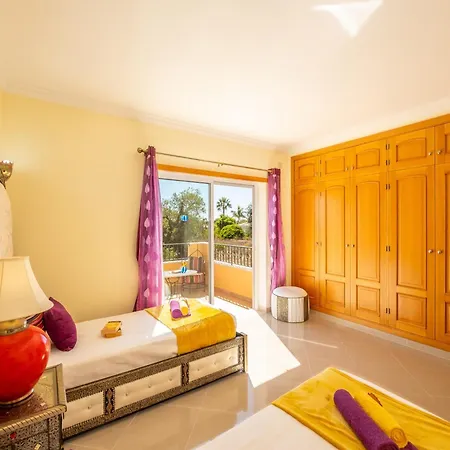 Holiday Home In Guia With Heated Pool Vila Albufeira